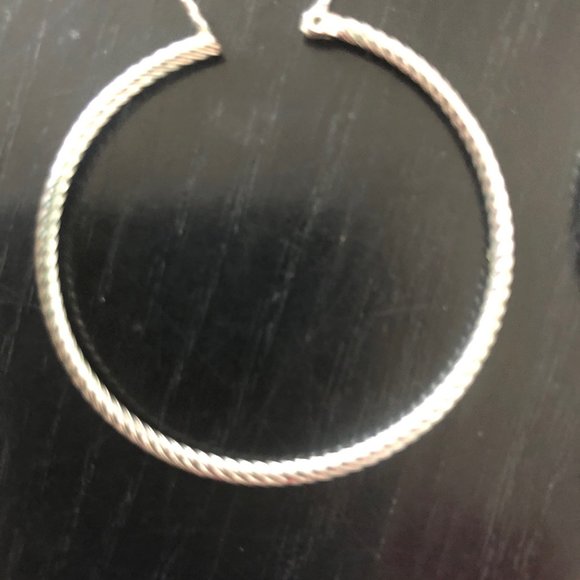 Simple silver hoops - Picture 2 of 2